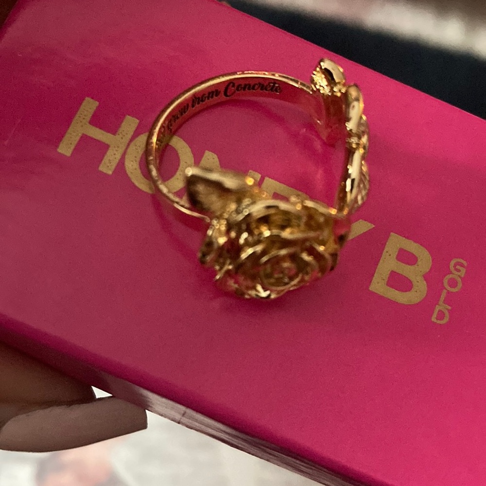 Concrete rose ring